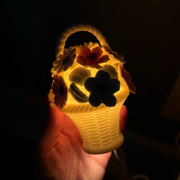 Vintage 70s Porcelain Flower Basket Bouquet Lamp Light - Picture 4 of 4